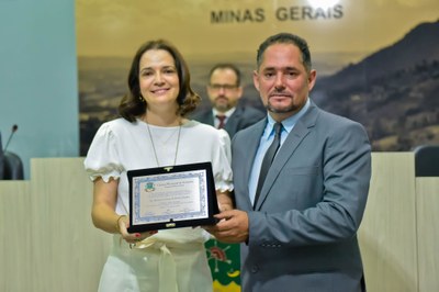 Adilson fez homenagem à Dra. Michele Rocha, delegada de Polícia Civil de Andradas