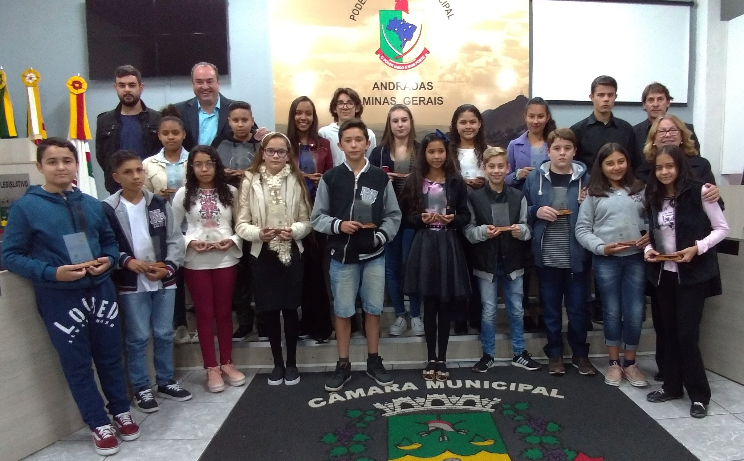 Câmara faz homenagem a estudantes destaques no ano de 2018 em Sessão Solene