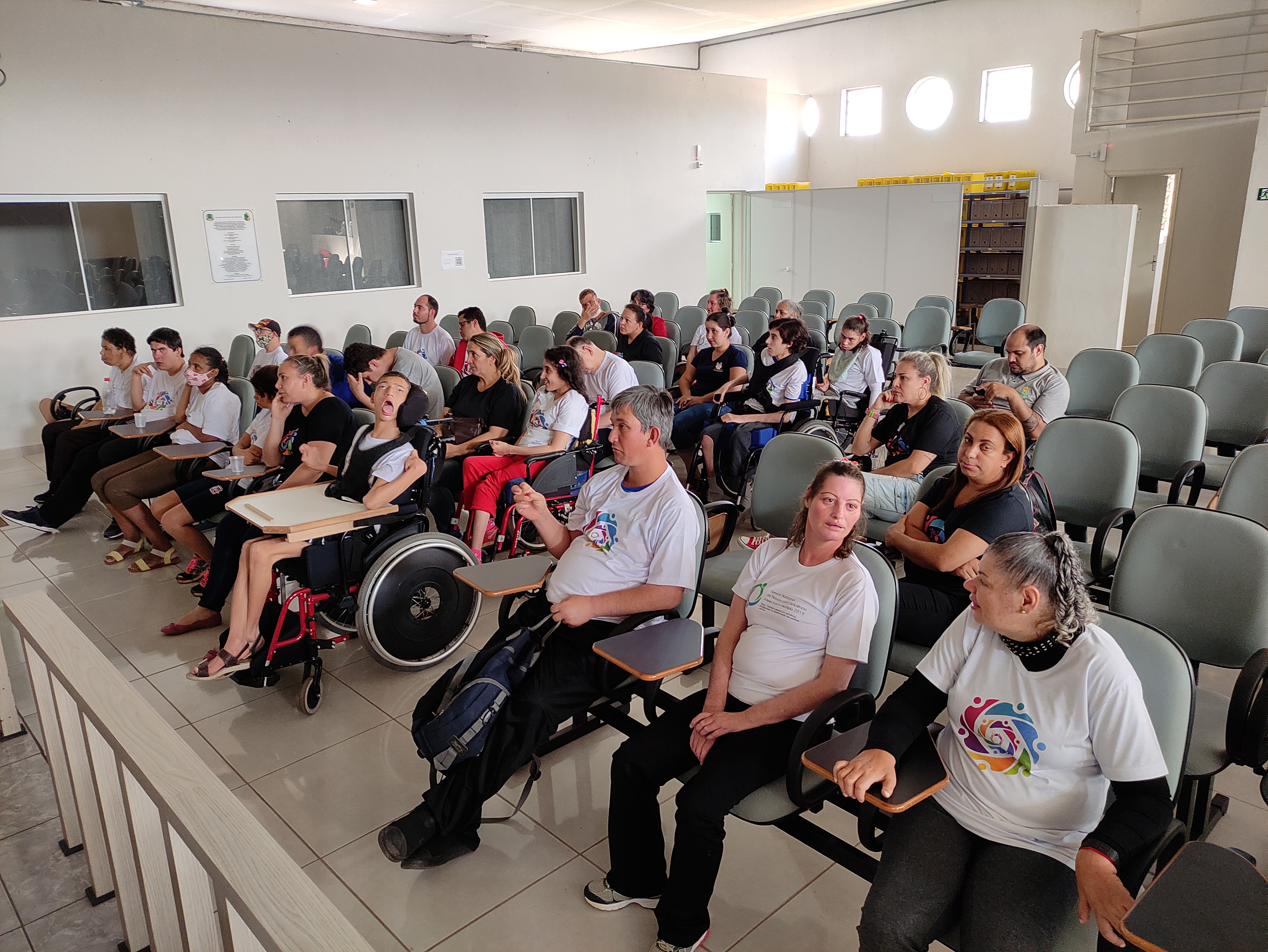 Cine Câmara recebe alunos da Apae de Andradas