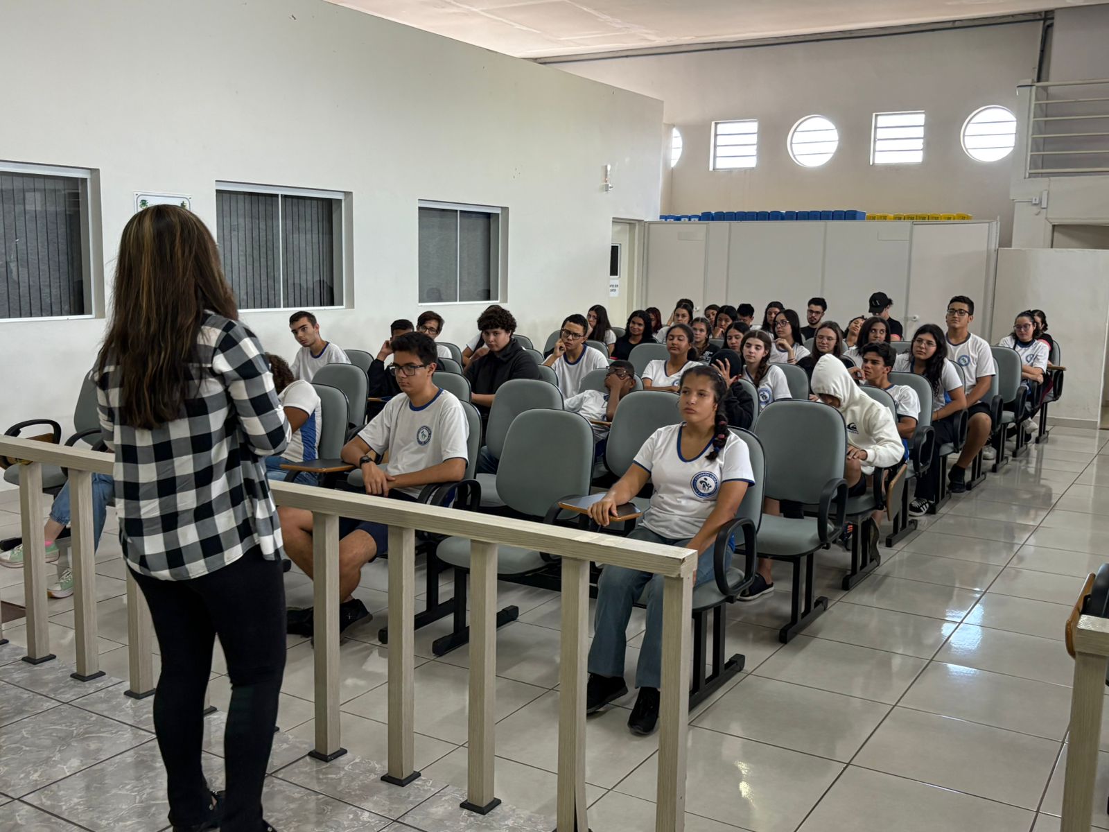 Oficina temática discute políticas culturais com alunos do Parlamento Jovem